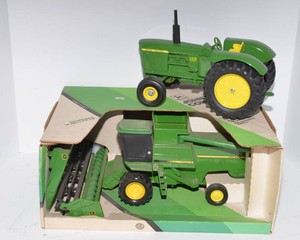 ERTL John Deere Combine & 5020 Diesel Tractor Models