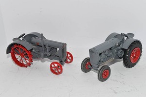 Twin City Die-Cast Tractor Models  Set of 2