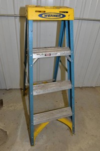 Werner 4 Fiberglass Stepladder