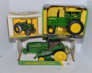 ERTL John Deere Collector Tractors  Model D, 4620 & 8400T, 116 Scale