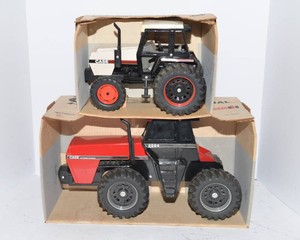 ERTL Case Tractor Models  Set of 2, 116 Scale