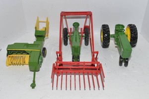 John Deere Tractor Models  Set of 3, Unboxed