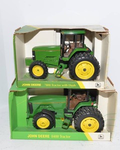 John Deere 7800 & 8400 Tractor Models  116 Scale