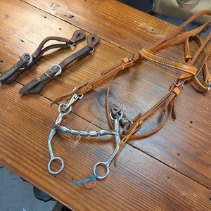 Brown Western Bridle with jointed snaffle  two extra leather buckle snaps