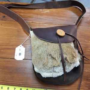 Dyed leather Shoulder purse with deer fur applique