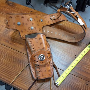 Ornate, well made holster and belt - Authentic Western Style - Size 46 to 51