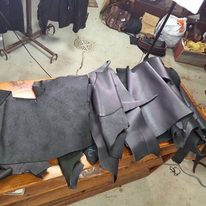 Large pieces of black leather - bulk lot