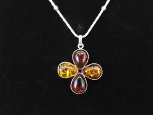 .925 Sterling Silver Amber Flower Pendant Necklace