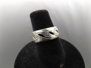 .925 Sterling Silver Styled Band Ring Size 6