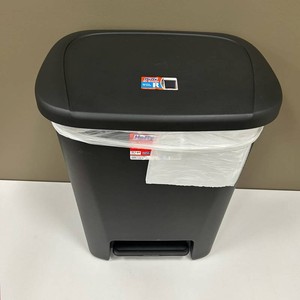 Hefty 20.1-Gallon Step Trash Can