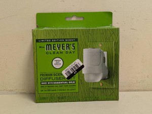 NEW MRS. MEYERS CLEAN DAY PREMIUM SCENT DEFUSER KIT FRESH CUT GRASS