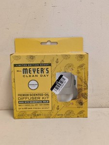 NEW MRS. MEYERS CLEAN DAY PREMIUM SCENTED OIL DEFUSER KIT DANDELION SCENT