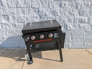 BLACKSTONE 3-BURNER GRIDDLE WITH HARD COVER TOP