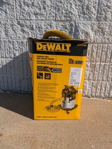 DEWALT STAINLESS STEEL WETDRY VACUUM