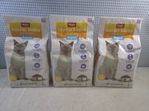 (CS) 3 - 3.15 Pound Bags of Gourmet Medley Dry Cat Food Best by Feb 2027