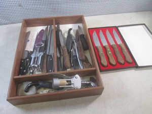 (EW3) Assorted Kitchen Knives and Other Misc in Wood Drawer Tray