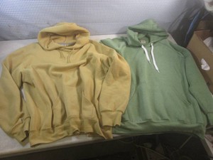 (CS) 2 Pullover Hoodies Size XL