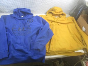 (CS) 2 Pullover Hoodies Size XL