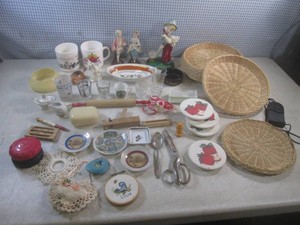 (BR3) Assortment of Vintage Smalls