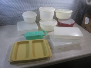(EW2) Assortment of Tupperware BowlsContainers with Lids and Other Tupperware (All Tuperware)