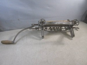 (BSB) Antique Acme 2205 Cast Metal Clothes Wringer