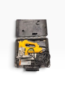 DEWALT Corded Jigsaw with Hard Case & Assorted Blades - Working