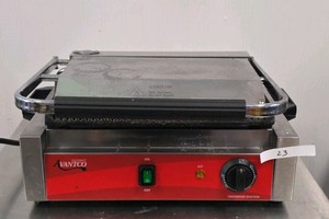Avantco PG200 13 x 8.75 Single Grooved Commercial Panini Grill (Open Grill View)