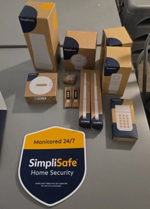 SimpliSafe security system (new)