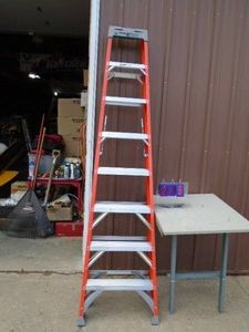 Keller 300 lb 8 step ladder. Looks nearly new but probably slightly used. As shown.