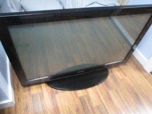 Samsung Flat screen TV with stand 42 inch