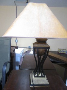 Metal base table lamp