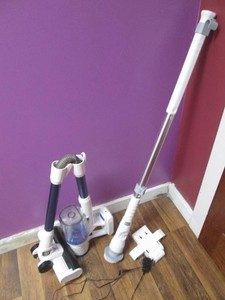 CasaClean battery powered vacuum with charger