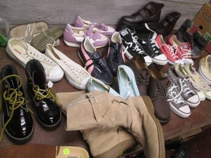 Lot of Converse, Vans and other shoes in new or good condition