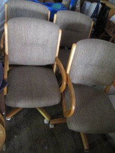 Set of 4 swivel chairs on caster wheels