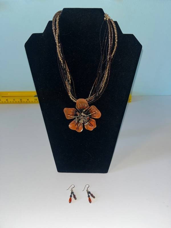 VTG Beaded Jewelry Set - Floral Pendant Necklace & Matching Earrings