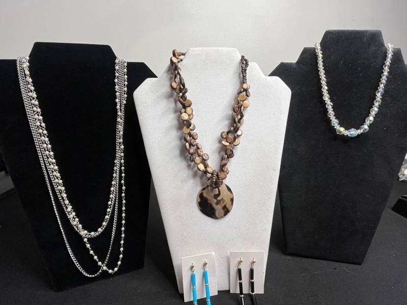 VTG Costume Jewelry Group - 3 Necklaces & 2 Pairs Earrings (Lot of 5)