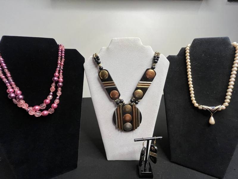 VTG Costume Jewelry Mixed Lot - 3 Necklaces & Earrings (Lot of 4)