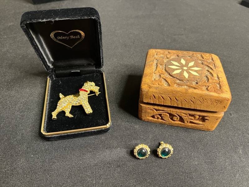 VTG Costume Jewelry Inc Mary Beth Brooch, Earrings & Trinket Box