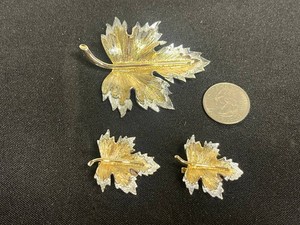 Sarah Coventry Maple Leaf Jewelry Set - Vintage Brooch & Clip-On Earrings