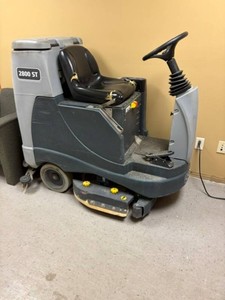 Advance Sit on Floor Scrubber