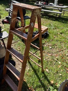 Wooden freestanding ladder