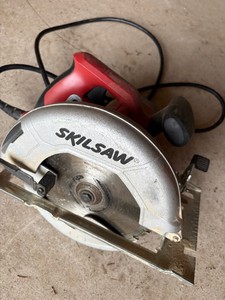 Skillsaw and vice