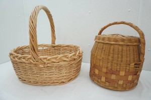 1 large wicker basket, 1 woven basket with lid