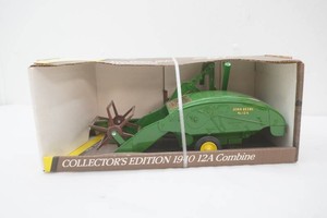NIP John Deere 1940 12A Combine 116th scale