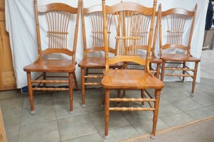 classic oak dinning chairs with distinctive spindle back design and turned legs set of 5