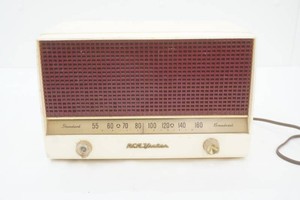 RCA Victor AM Radio Model 4-X-646 in white plastic case  works