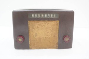 Coronado Model O5RA2-43-8230A AM radio in brown Bakelite cabinet works