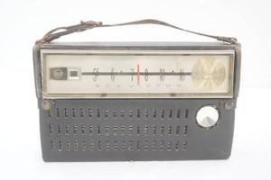 RCA Victor 8 transistor Globe Trotter Model 3-RG-81 transistor radio 1962