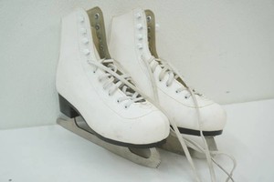 American size 7 white ice skates have never been on the ice