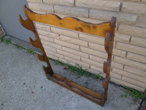 Gun rackade of wood